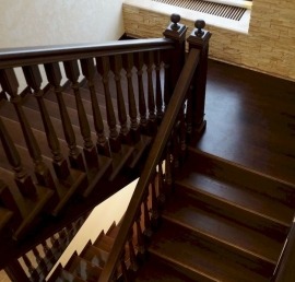 Деревянные лестницы из массива сосны