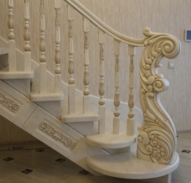 Дубовая колонна для лестниц