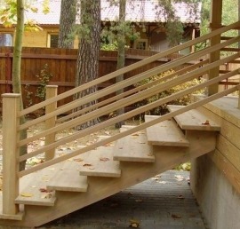 Уличные деревянные лестницы из массива дуба