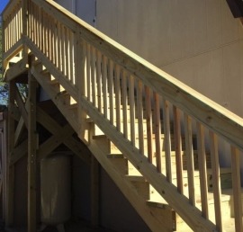 Уличные лестницы из лиственницы